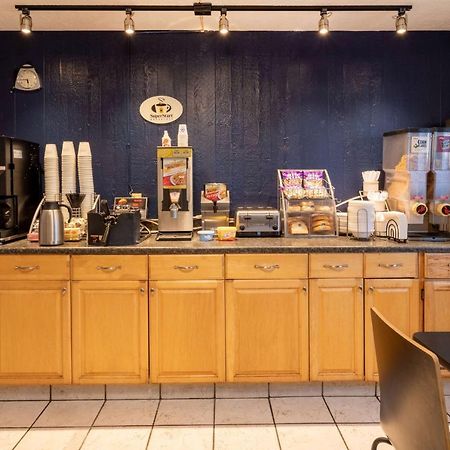 Hotel Super 8 By Wyndham Wooster Esterno foto