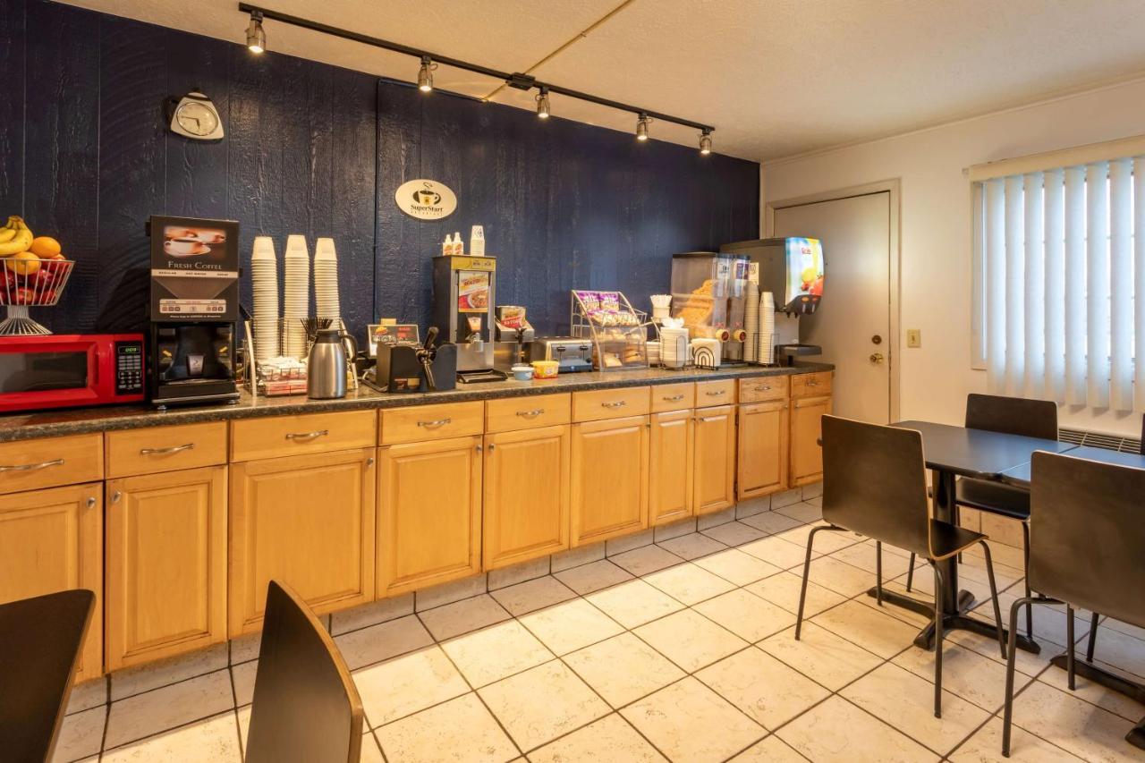 Hotel Super 8 By Wyndham Wooster Esterno foto