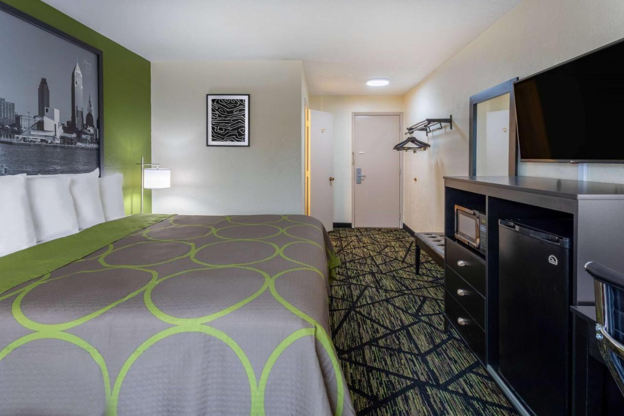 Hotel Super 8 By Wyndham Wooster Esterno foto