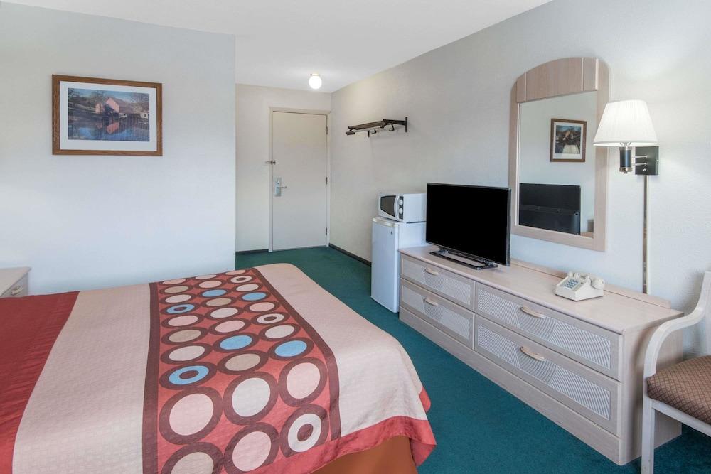 Hotel Super 8 By Wyndham Wooster Esterno foto